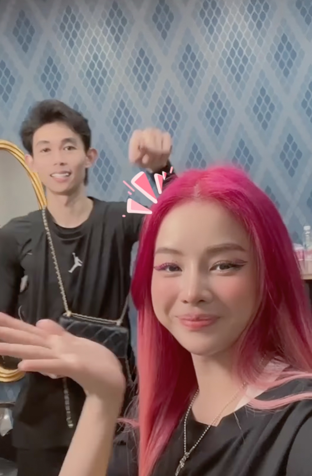    Nữ DJ cũng yên tâm hơn khi đi đâu cũng có bạn trai đồng hành. (Ảnh: Chụp màn hình FB DJ Mie)