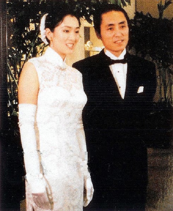  
Củng Lợi và Trương Nghệ Mưu tại LHP Cannes 1998. (Ảnh: Sina)