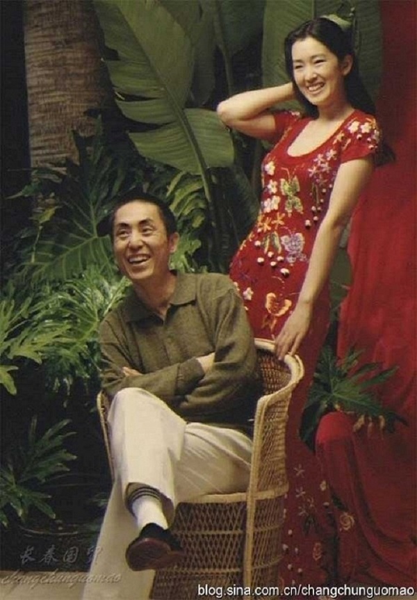  
Củng Lợi và Trương Nghệ Mưu hợp tác chung trong bộ phim đầu tay. (Ảnh: Sina)
