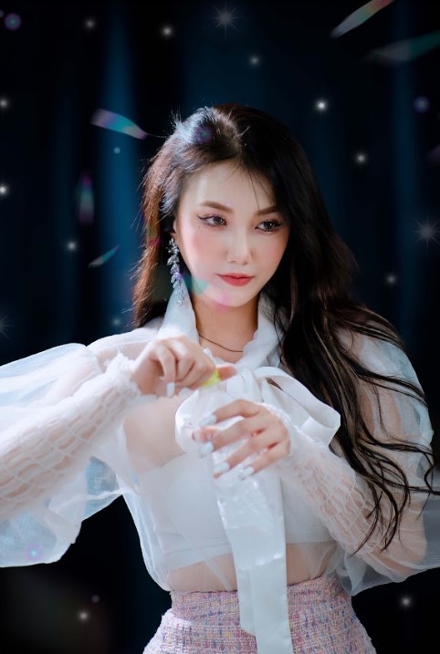    Emma Nhất Khanh toát lên thần thái của một idol Kpop dù ở bất kỳ khung hình nào.  - Tin sao Viet - Tin tuc sao Viet - Scandal sao Viet - Tin tuc cua Sao - Tin cua Sao