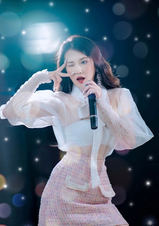    Emma bật mí sẽ sớm cho ra mắt sản phẩm âm nhạc mới khiến người hâm mộ vô cùng mong đợi.  - Tin sao Viet - Tin tuc sao Viet - Scandal sao Viet - Tin tuc cua Sao - Tin cua Sao