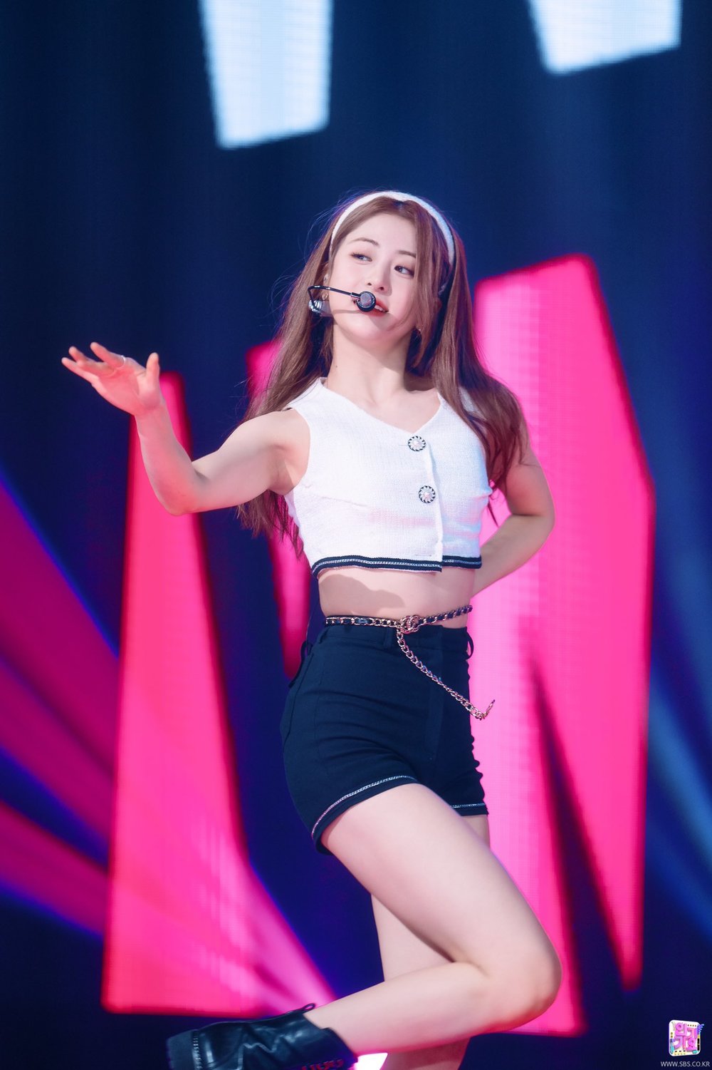 Yunjin được nhận xét là hợp concept của LE SSERAFIM nhất. (Ảnh: SBS)