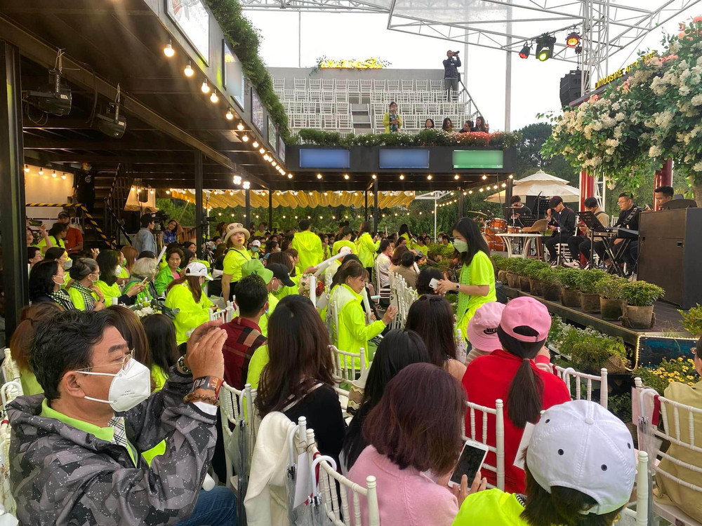  Anh may mắn khi có FC, đi đến đâu họ cũng xuất hiện ủng hộ. (Ảnh: FC Hồ Văn Cường) - Tin sao Viet - Tin tuc sao Viet - Scandal sao Viet - Tin tuc cua Sao - Tin cua Sao