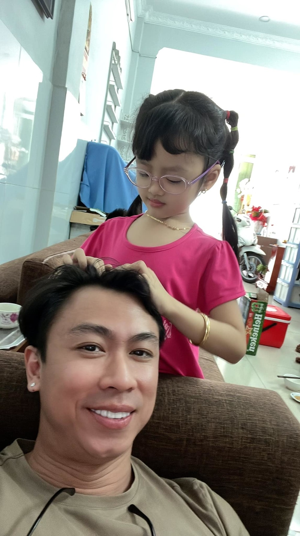  Nam diễn viên một mình nuôi con sau khi chia tay người cũ. (Ảnh: FB Hồ Việt Trung) - Tin sao Viet - Tin tuc sao Viet - Scandal sao Viet - Tin tuc cua Sao - Tin cua Sao