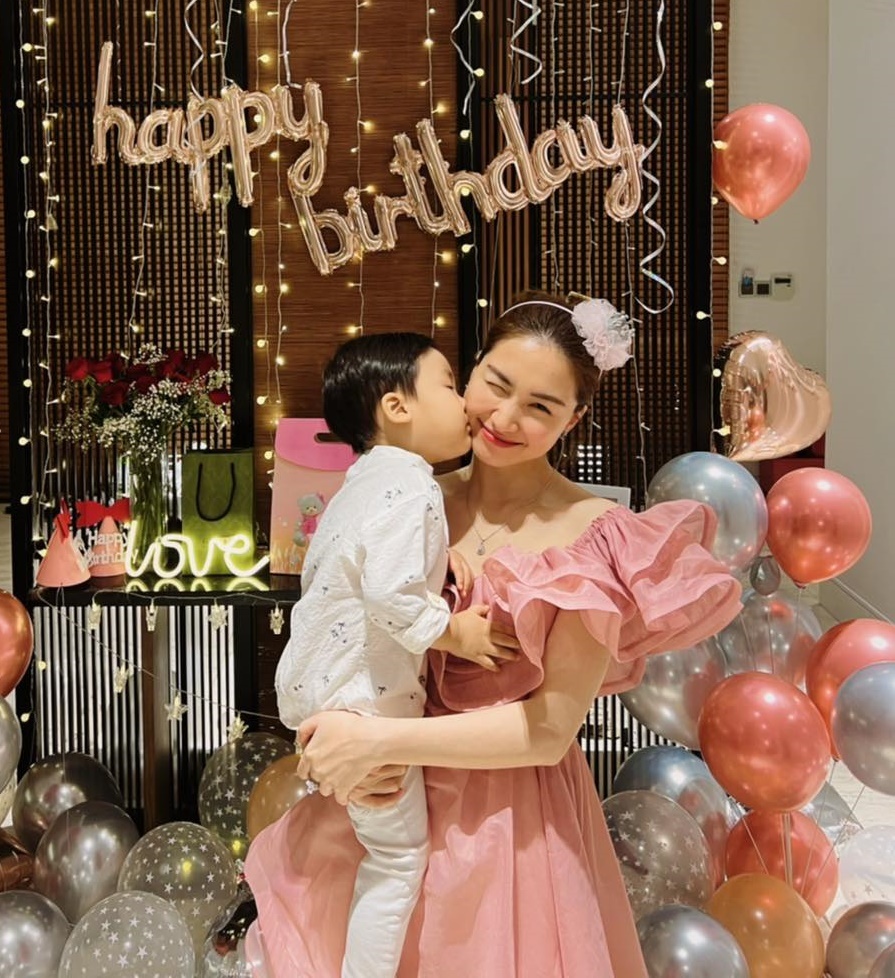 Nhân sinh nhật Hòa Minzy tiết lộ lý do sinh con nhưng chưa kết hôn  Tuổi  Trẻ Online