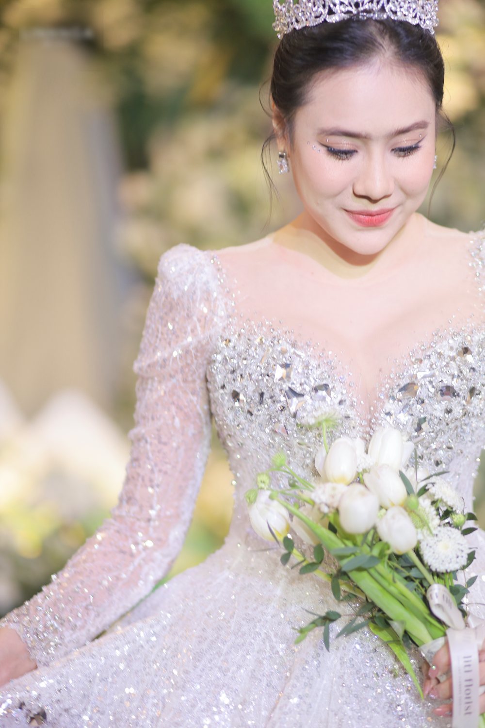  
Hồ Bích Trâm hóa thành công chúa trong đám cưới mà cô trông chờ từ lâu. (Ảnh NTK Linh Nga)