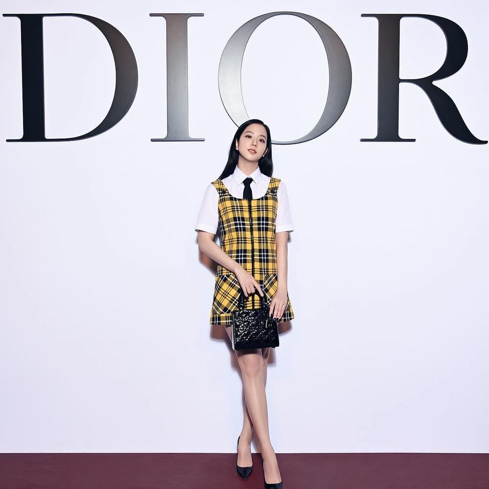    Jisoo xuất hiện rạng ngời tại Paris Fashion Week. (Ảnh: Instagram @dior)