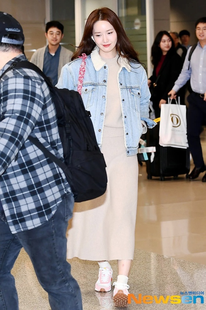    Nữ thần tượng tỏa sáng khi xuất hiện ở sân bay. (Ảnh: Newsen)