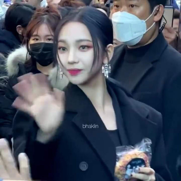    Gương mặt siêu thực của Karina nhà aespa. (Ảnh: bhaklin)