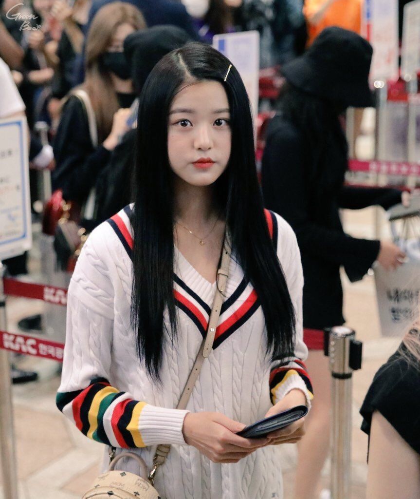    Wonyoung trở nên nổi bật nhờ gương mặt khả ái, thu hút. (Ảnh: Pinterest)