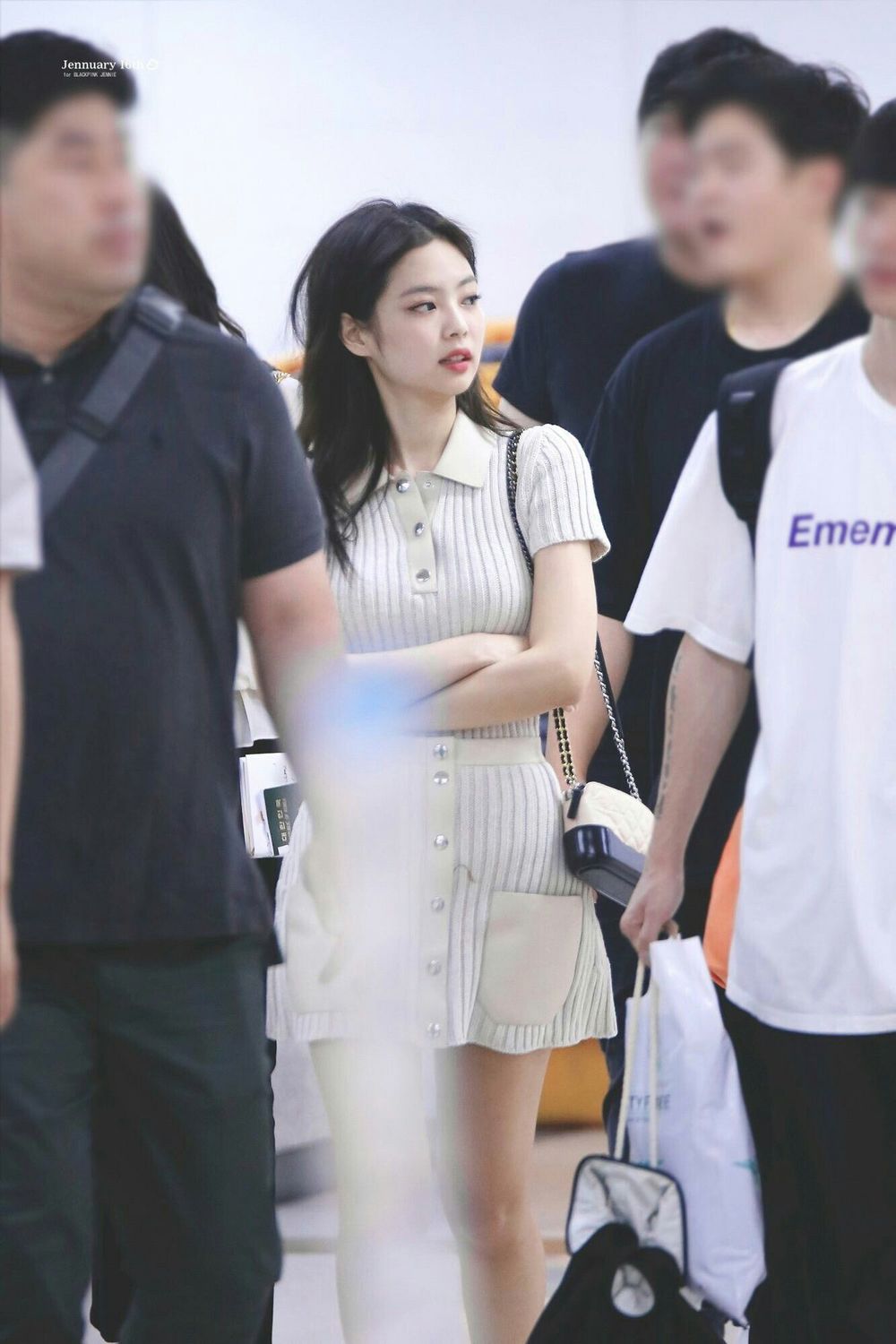    Phong thái tự tin giúp Jennie tỏa sáng giữa đám đông. (Ảnh: Pinterest)