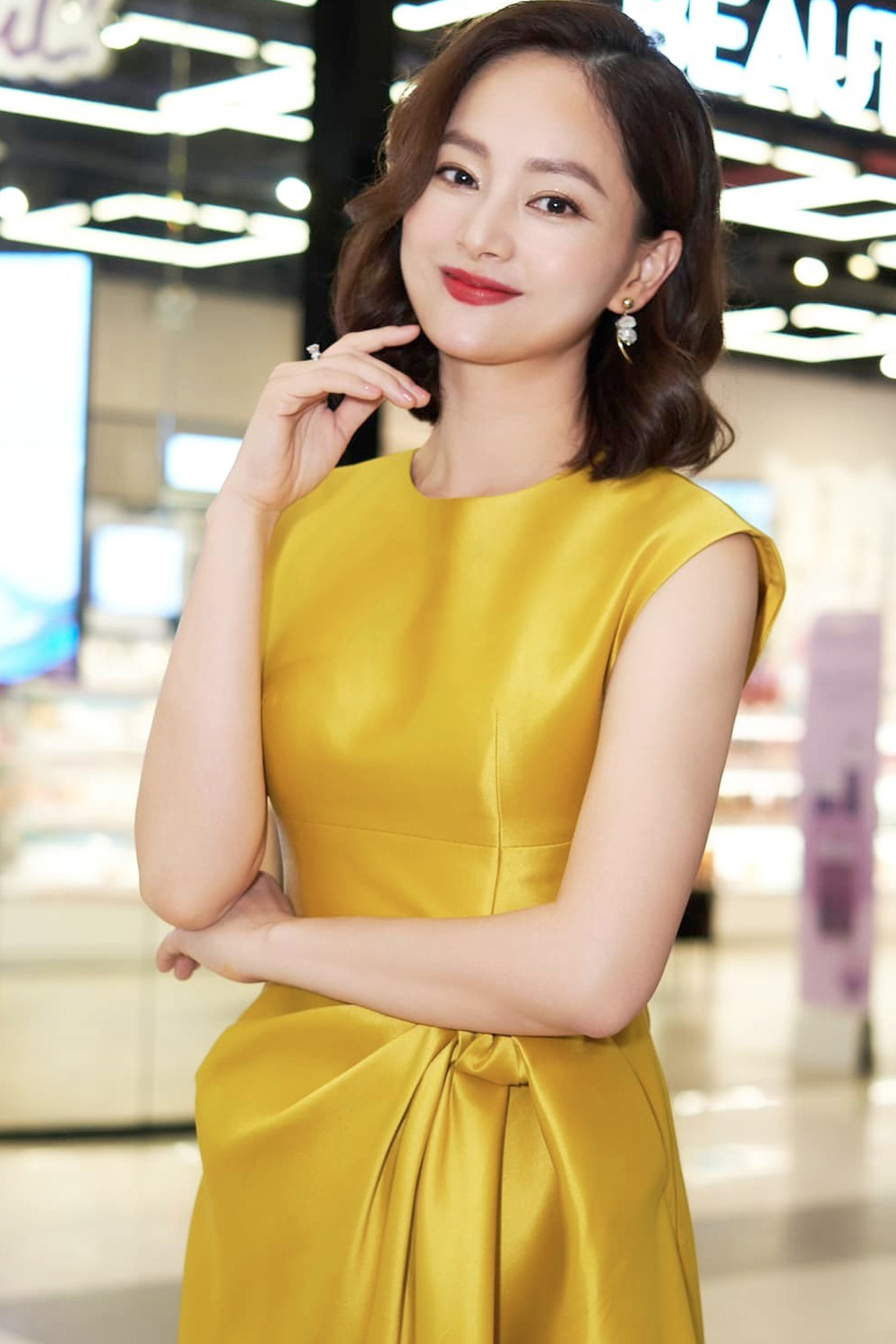 Người đẹp sinh năm 1983 sẽ đối diện với hoàn cảnh nếu là Khánh. (Ảnh: Facebook Lan Phuong Nguyen)