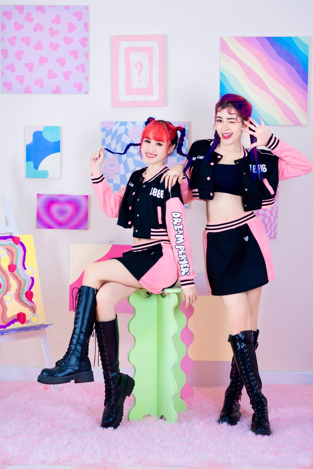    Linh Barbie và Tường Vy đã có những shoot ảnh tự nhiên "chụp tấm nào chất tấm đó".