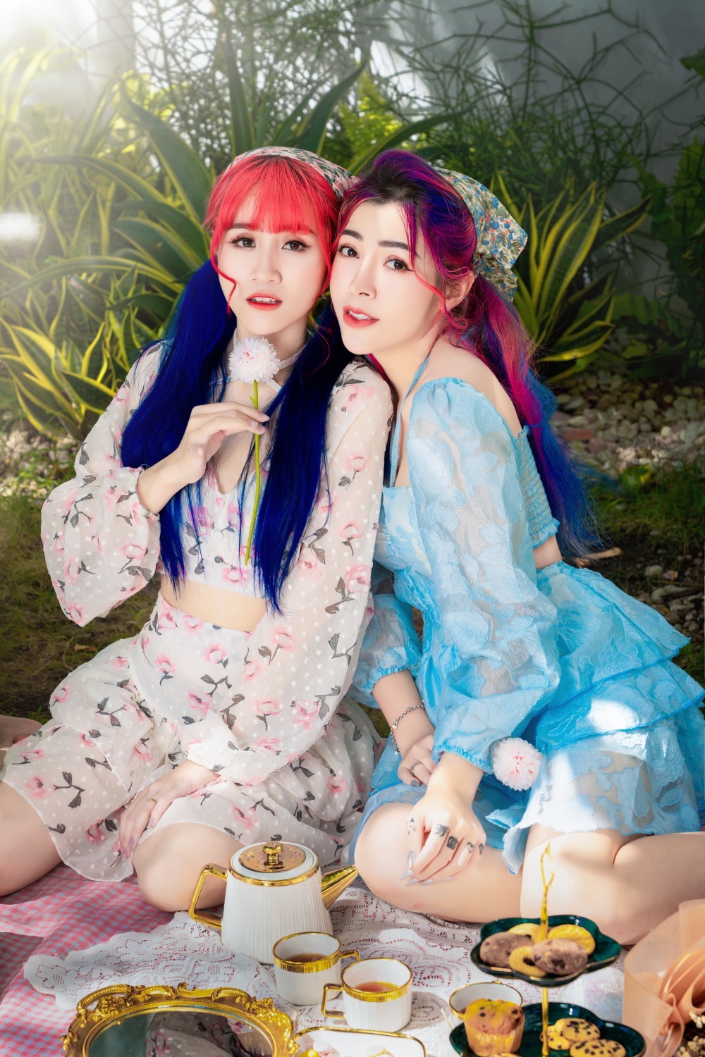    Ai cũng bất ngờ khi 2 cô gái chơi với nhau 6 năm chưa từng tranh cãi.