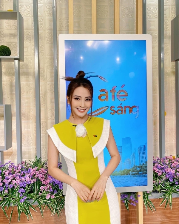  
Không chỉ Cuộc hẹn cuối tuần mà cô còn ghi dấu với nhiều chương trình nổi tiếng trên sóng VTV. (Ảnh: FB Nguyễn Huyền Trang) - Tin sao Viet - Tin tuc sao Viet - Scandal sao Viet - Tin tuc cua Sao - Tin cua Sao