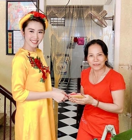  
Khung ảnh chụp chung của mỹ nhân gốc Tiền Giang và mẹ của mình. (Ảnh: FB Lê Huỳnh Thúy Ngân)