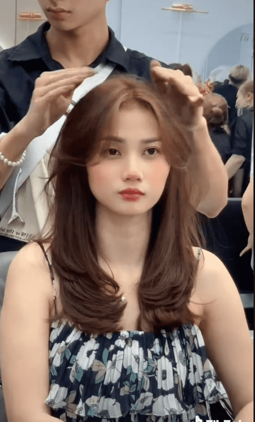    Cư dân mạng cho rằng, cô trông như gái 18. (Ảnh: Chụp màn hình video TikTok L.T)