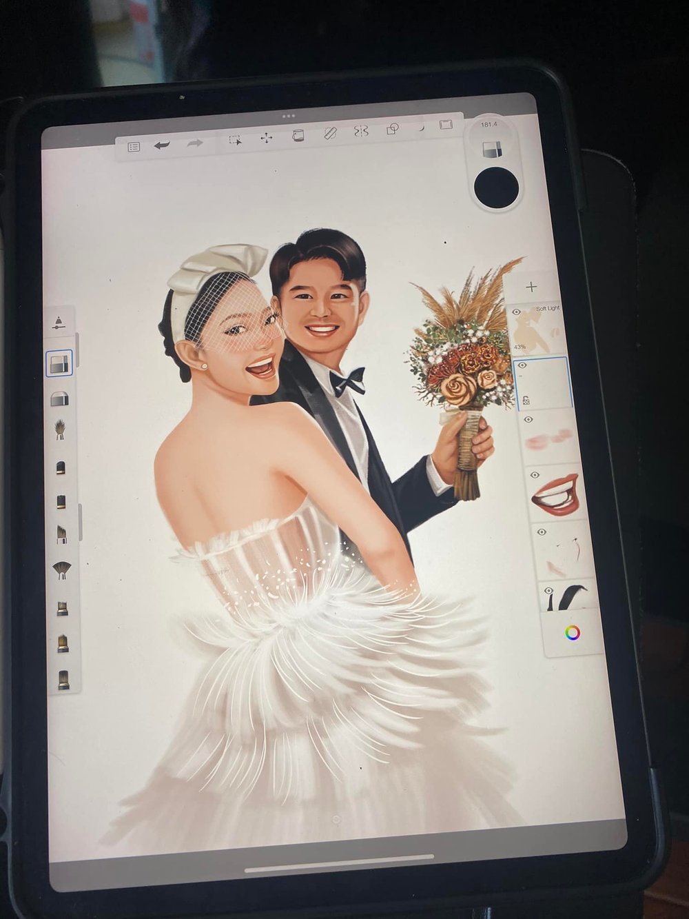  
Cận cảnh quá trình vẽ ra thiệp cưới của Minh Hằng được NTK đăng tải. (Ảnh: FB Sỹ Trần)