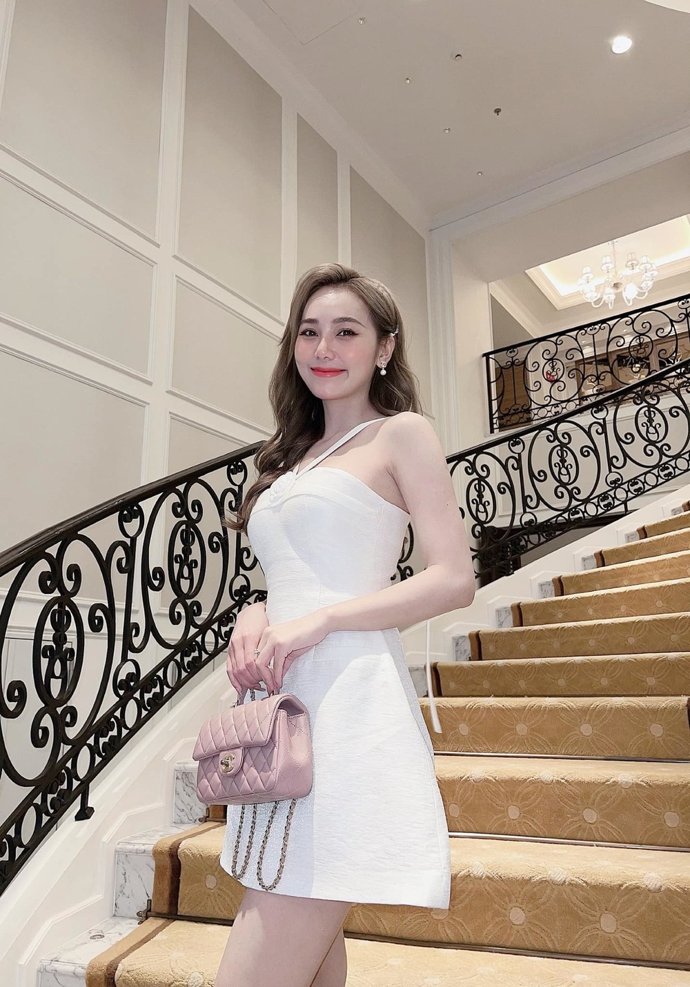  
Hoàng Kim Chi là cô gái sở hữu ngoại hình xinh đẹp, làn da trắng. (Ảnh: FB Chi Kim Hoàng)