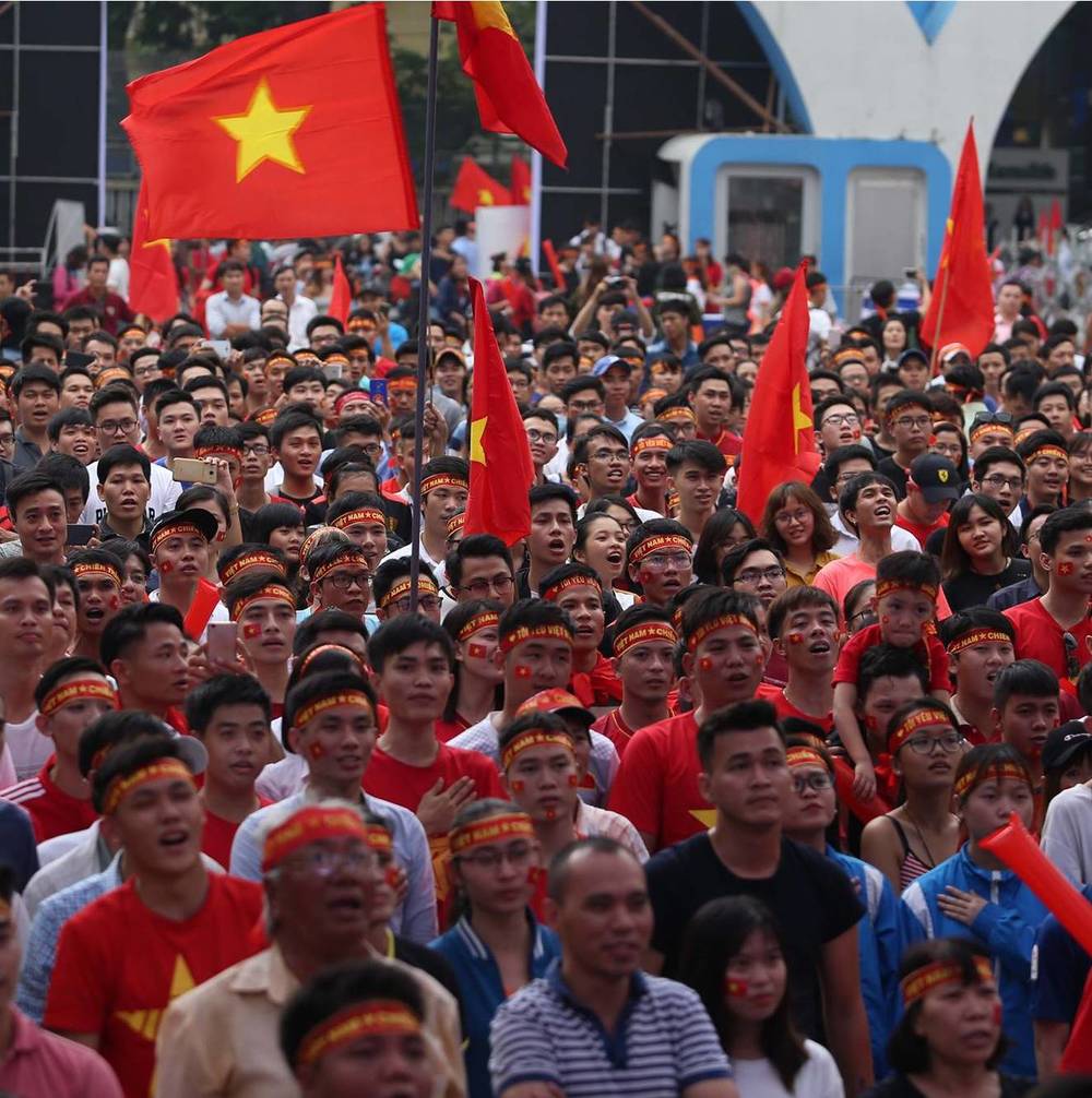  Các cầu thủ U23 Việt Nam nhận được rất nhiều sự cổ vũ từ người hâm mộ quê nhà. (Ảnh: Người Lao Động)