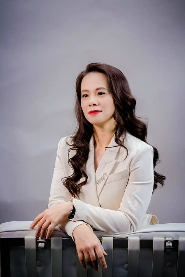  
Doanh nhân Đào Lan Hương - vợ của Shark Bình, bà là một cái tên có tiếng trên thương trường.