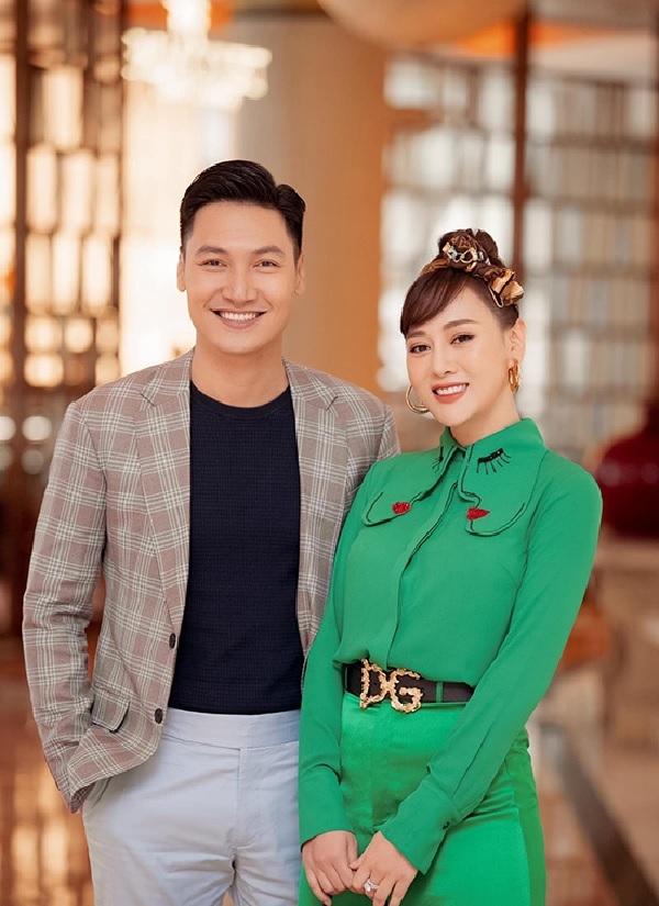 Bức ảnh chụp chung hiếm hoi của Phương Oanh - Mạnh Trường. (Ảnh: VTV) - Tin sao Viet - Tin tuc sao Viet - Scandal sao Viet - Tin tuc cua Sao - Tin cua Sao