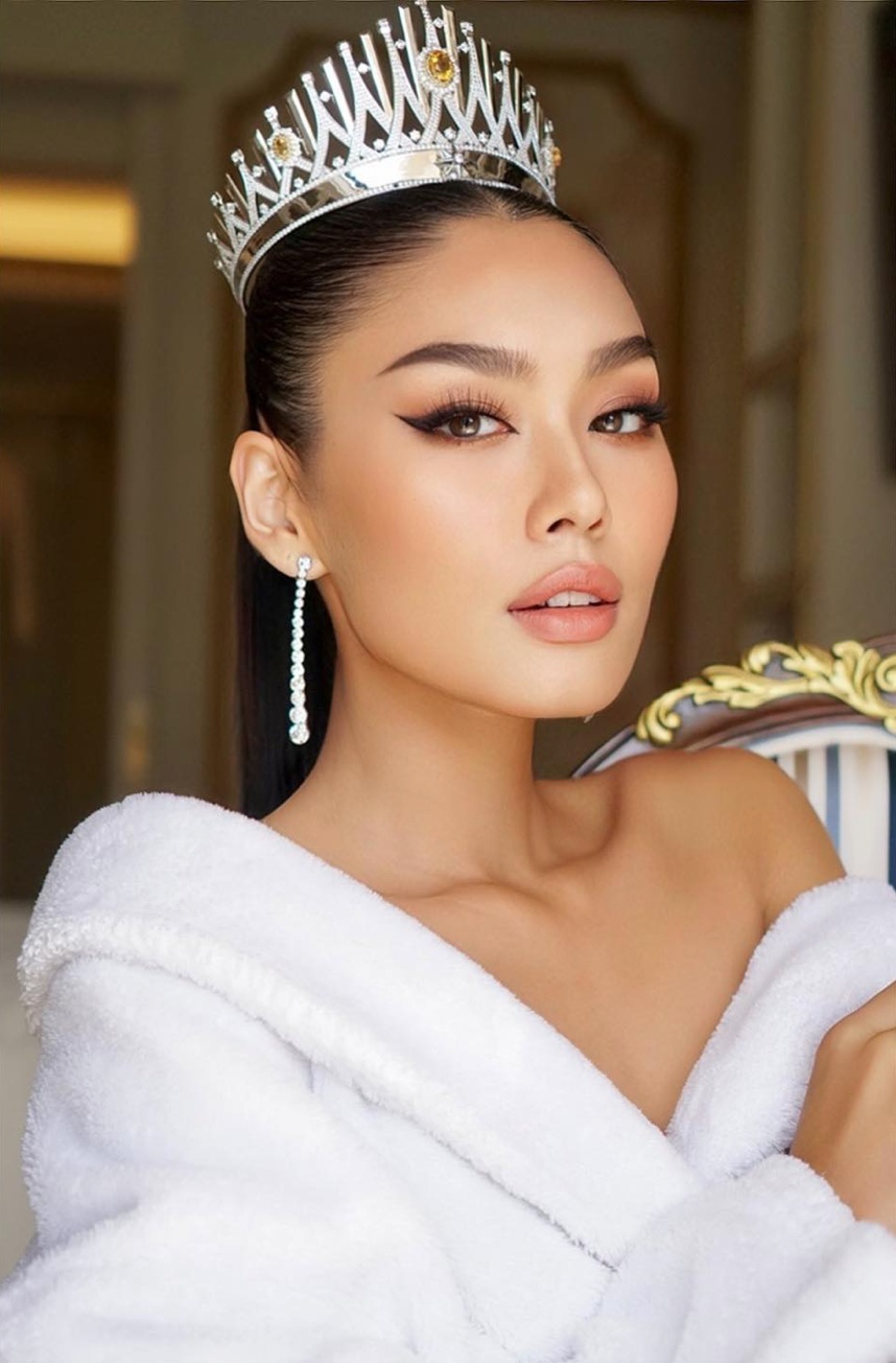    Người đẹp 9x nổi bật với chiếc tiara danh giá. (Ảnh: Instagram trieu_lee)