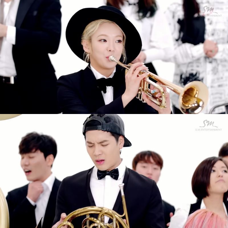  
Hyoyeon và Jackson đóng vai thành viên ban nhạc. (Ảnh: Chụp màn hình YouTube SMTOWN)