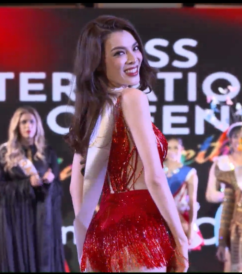  
Chiến thắng đầu tiên của Trân Đài khiến người hâm mộ càng thêm hy vọng. (Ảnh: Chụp màn hình Miss International Queen Pageant)