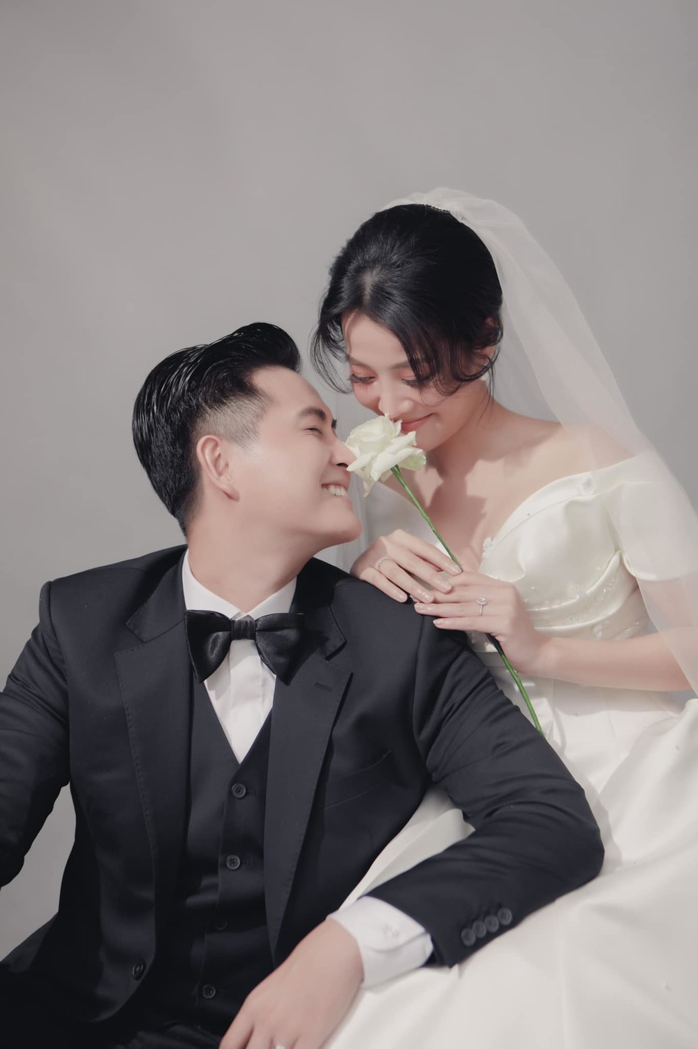  
Karen Nguyễn và chồng sắp cưới có nhiều khoảnh khắc tình tứ, lãng mạn. (Ảnh: FB Nguyễn Kiều Diễm) - Tin sao Viet - Tin tuc sao Viet - Scandal sao Viet - Tin tuc cua Sao - Tin cua Sao