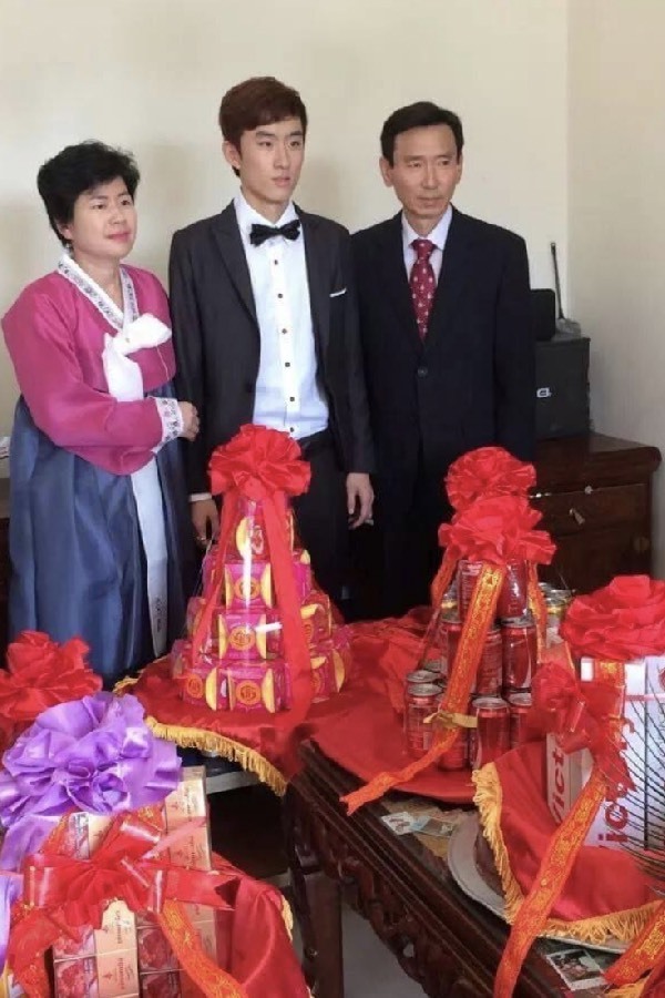  
Đám cưới của cặp đôi diễn ra theo nghi lễ truyền thống của Việt Nam. (Ảnh: Trí Thức Trẻ)