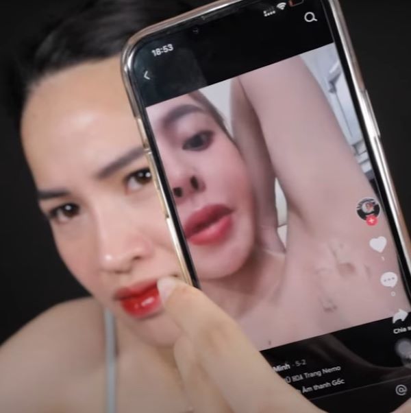 Hà Linh đối chiếu với review của chính chủ. (Ảnh: Chụp màn hình YouTube Ha Linh Official)
Hà Linh đối chiếu với review của chính chủ. (Ảnh: Chụp màn hình YouTube Ha Linh Official)