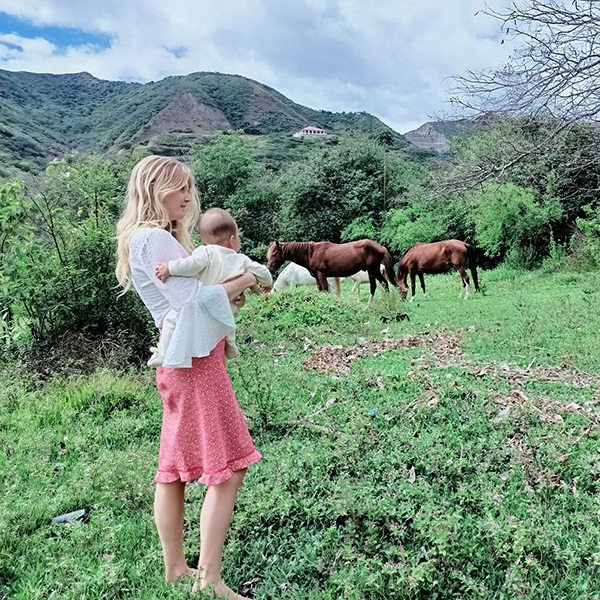  Chị Hanna Larsen quyết định chuyển đến Ecuador để sinh con. (Ảnh: FB Lương Thanh Đức)