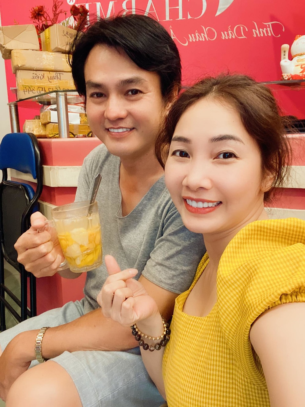  
Cả 2 tận hưởng cuộc sống bình yên bên nhau. (Ảnh: FB Trúc Trương Minh Đạt) - Tin sao Viet - Tin tuc sao Viet - Scandal sao Viet - Tin tuc cua Sao - Tin cua Sao