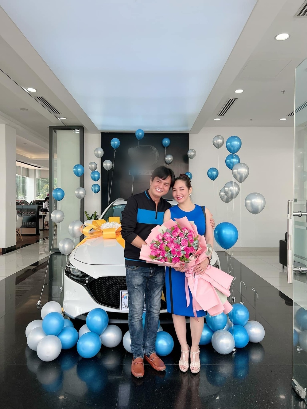  
Cách đây vài tháng, vợ chồng anh vừa tậu được chiếc xế hộp đầu tiên. (Ảnh: FB Trúc Trương Minh Đạt) - Tin sao Viet - Tin tuc sao Viet - Scandal sao Viet - Tin tuc cua Sao - Tin cua Sao