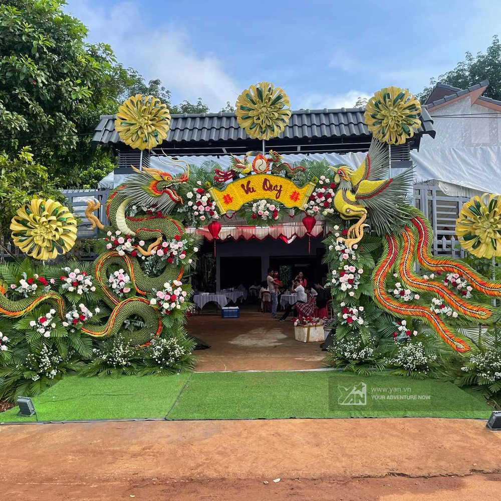  
Cổng cưới miền Tây làm từ cau, ớt nổi tiếng khắp mạng xã hội.