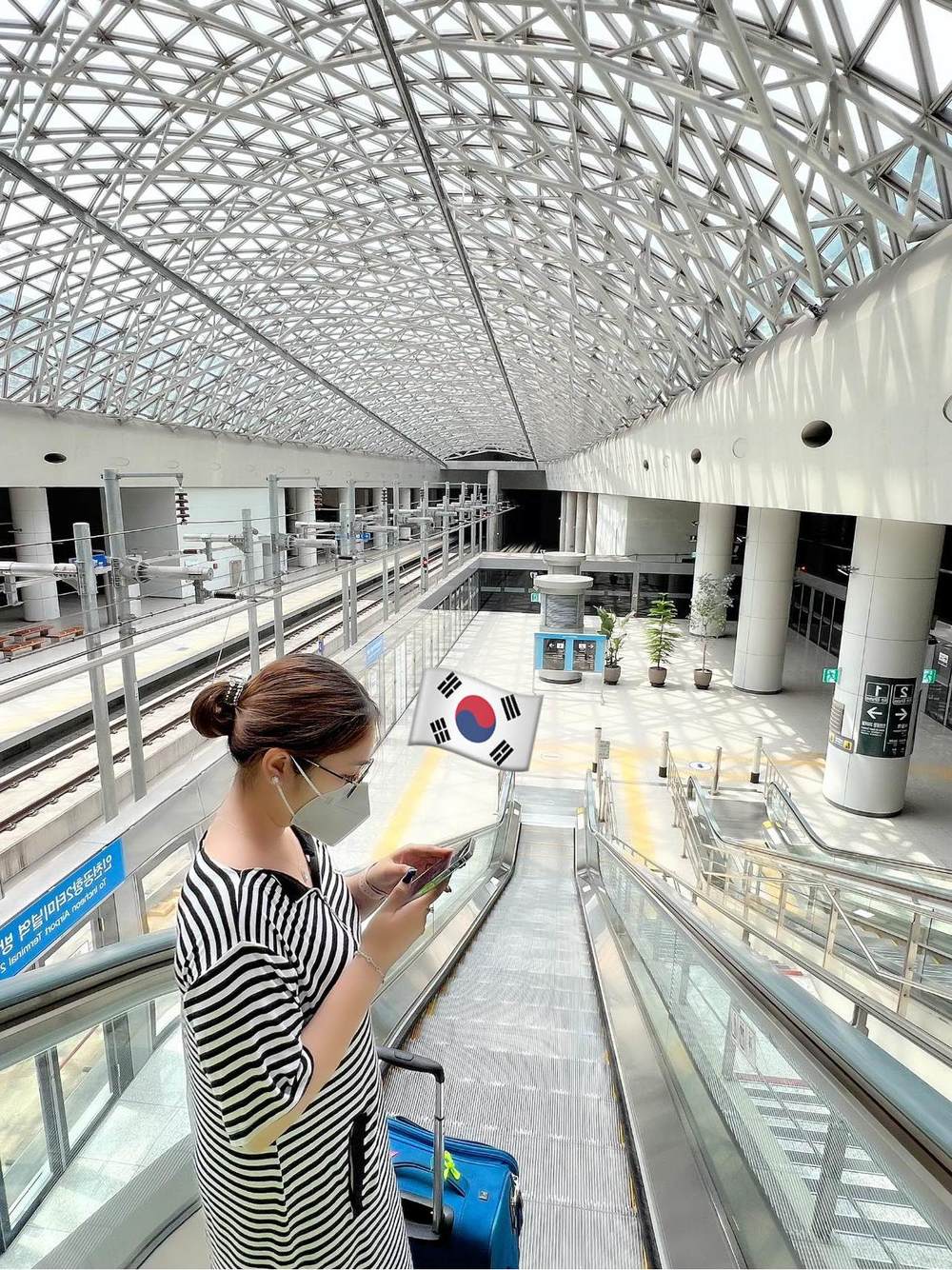  Cô chăm chỉ "check-in" khi đến Hàn Quốc. (Ảnh: Instagram thiennhan610) - Tin sao Viet - Tin tuc sao Viet - Scandal sao Viet - Tin tuc cua Sao - Tin cua Sao