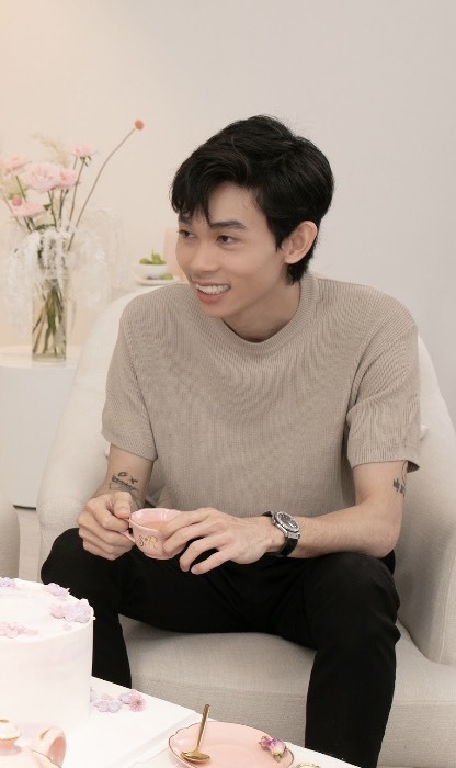  
Hồng Thanh cũng có những chia sẻ tại chương trình. (Ảnh: Chụp màn hình YouTube Lynk Entertainment)
