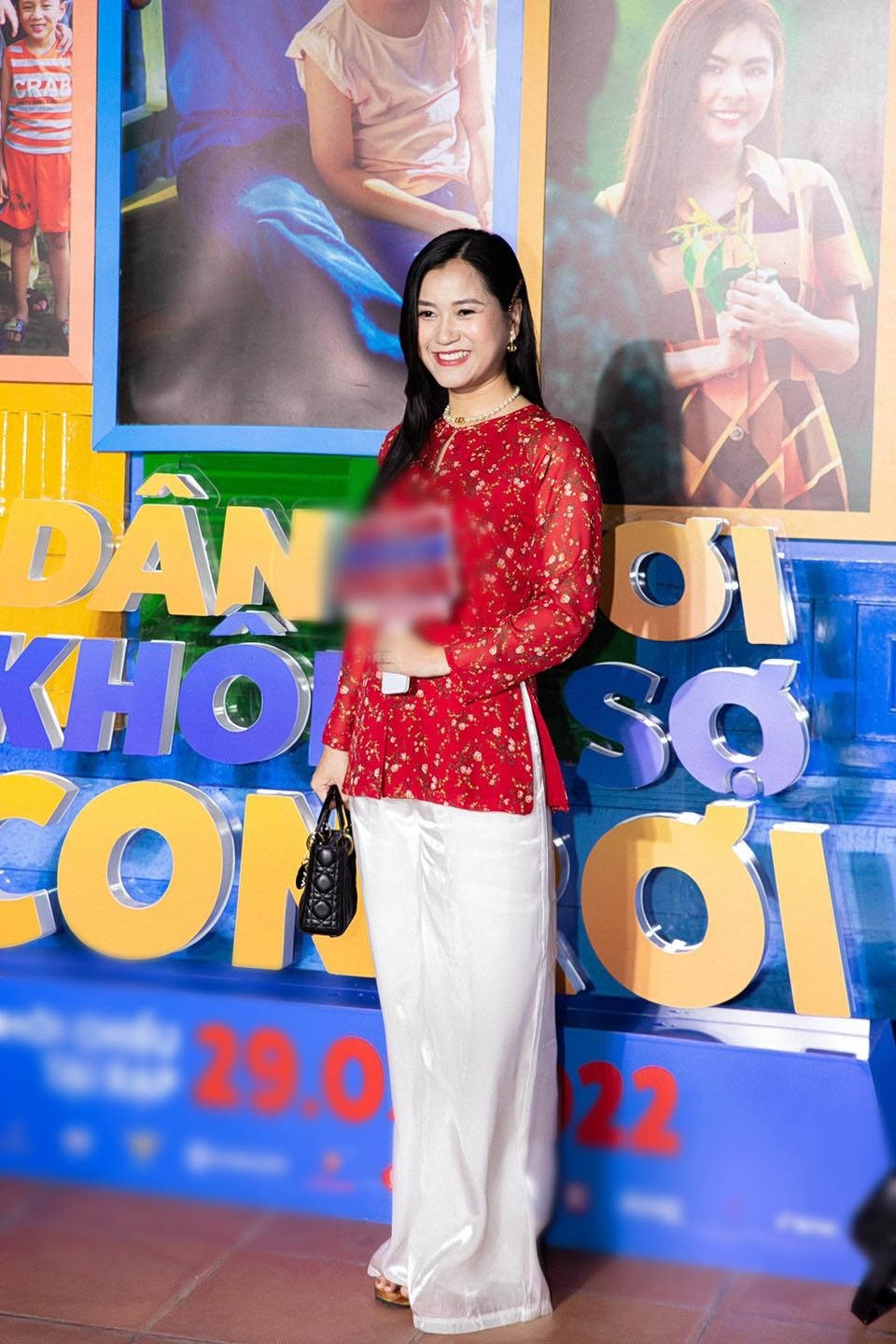  Outfit dự sự kiện ra mắt phim mới đây của Lâm Vỹ Dạ. (Ảnh: FB Thu Trang)