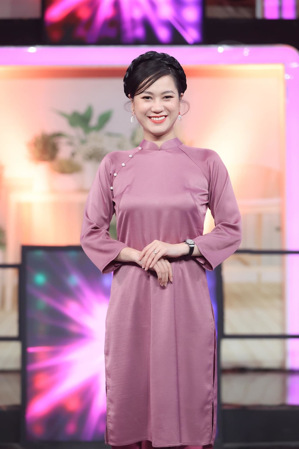  Cô thường diện áo dài trên sân khấu và có bộ sưu tập đủ màu sắc. - Tin sao Viet - Tin tuc sao Viet - Scandal sao Viet - Tin tuc cua Sao - Tin cua Sao