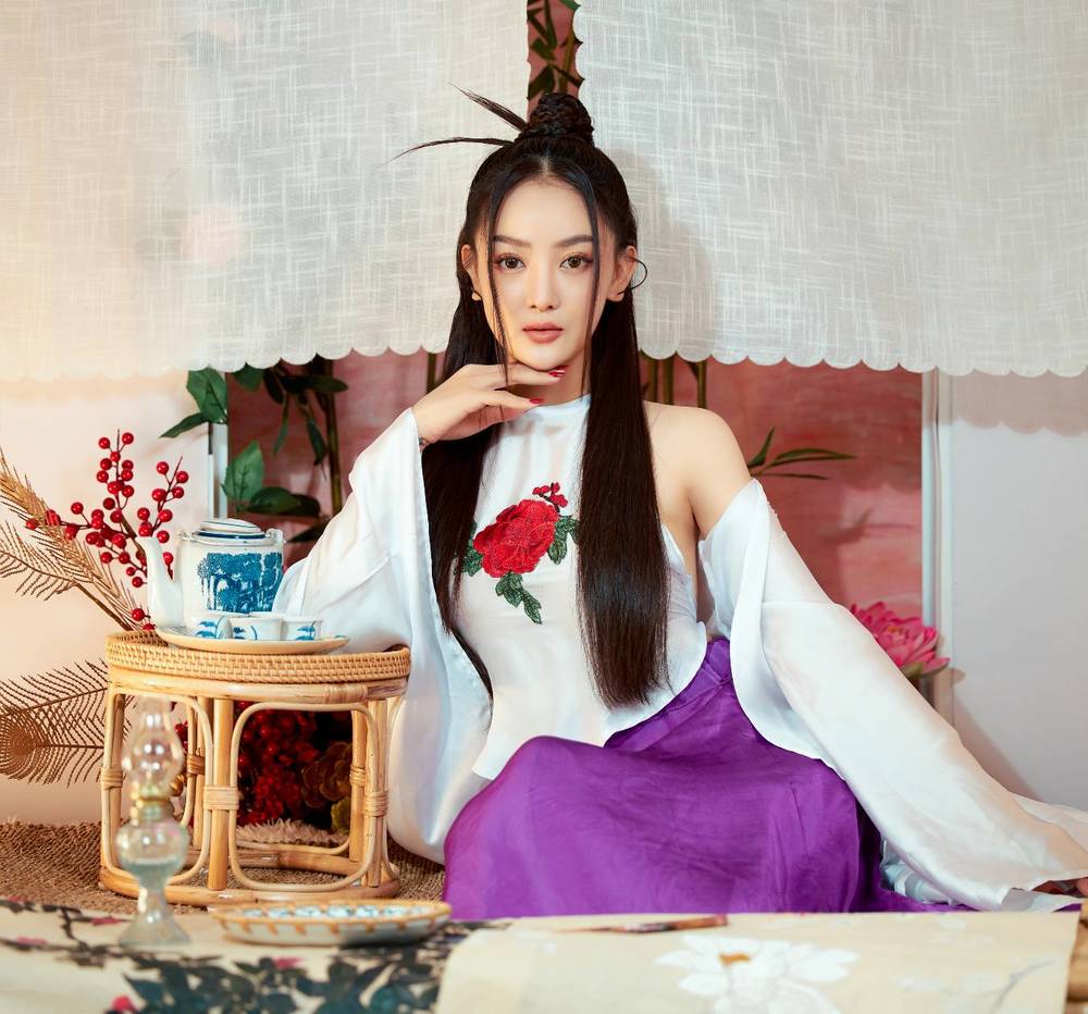 Từ phong cách âm nhạc lẫn tạo hình của Ngọc Kayla đều khác với trước đây.
Từ phong cách âm nhạc lẫn tạo hình của Ngọc Kayla đều khác với trước đây.