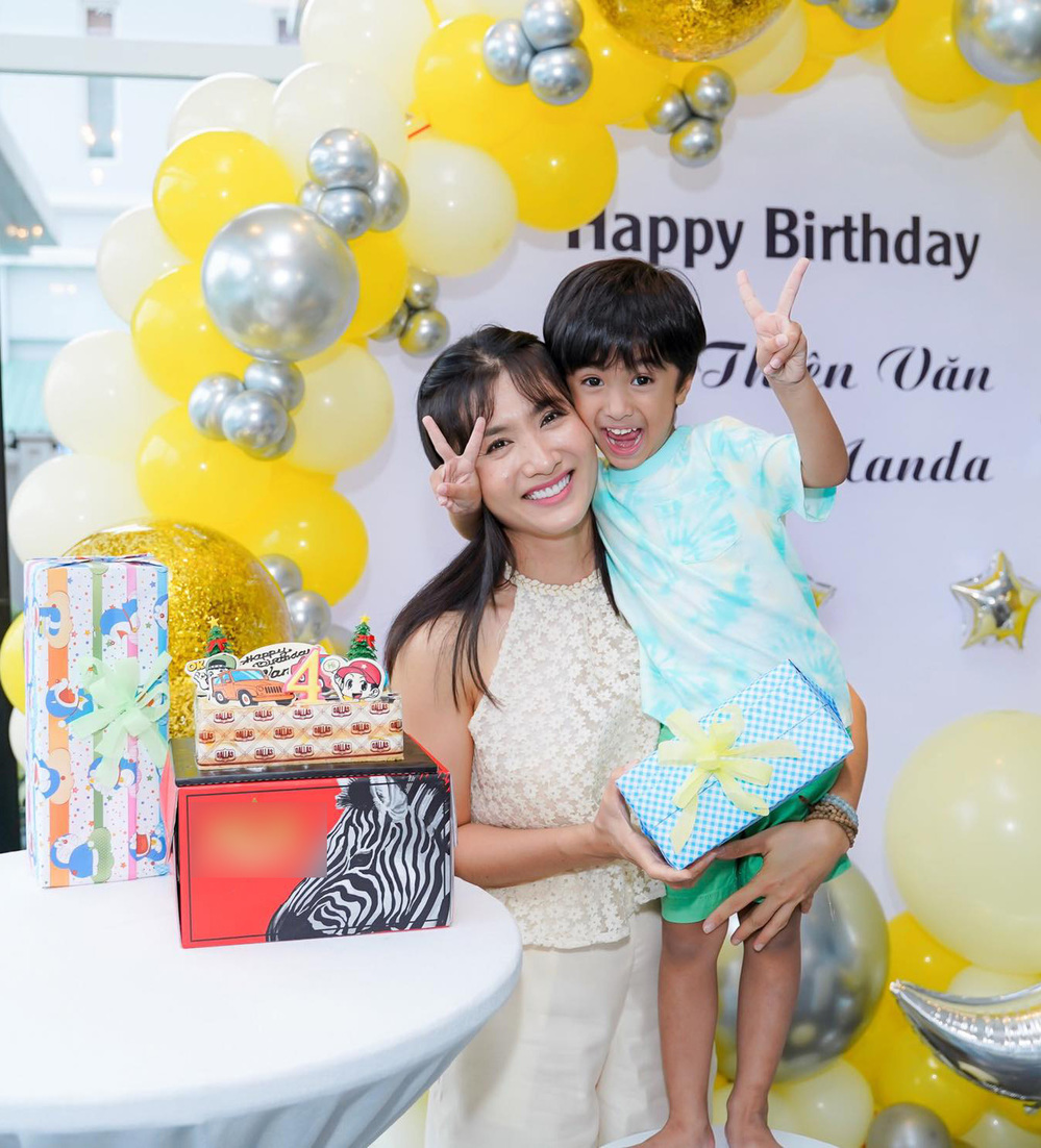 Nguyệt Ánh tổ chức tiệc sinh nhật cho con trai lai Ấn Độ