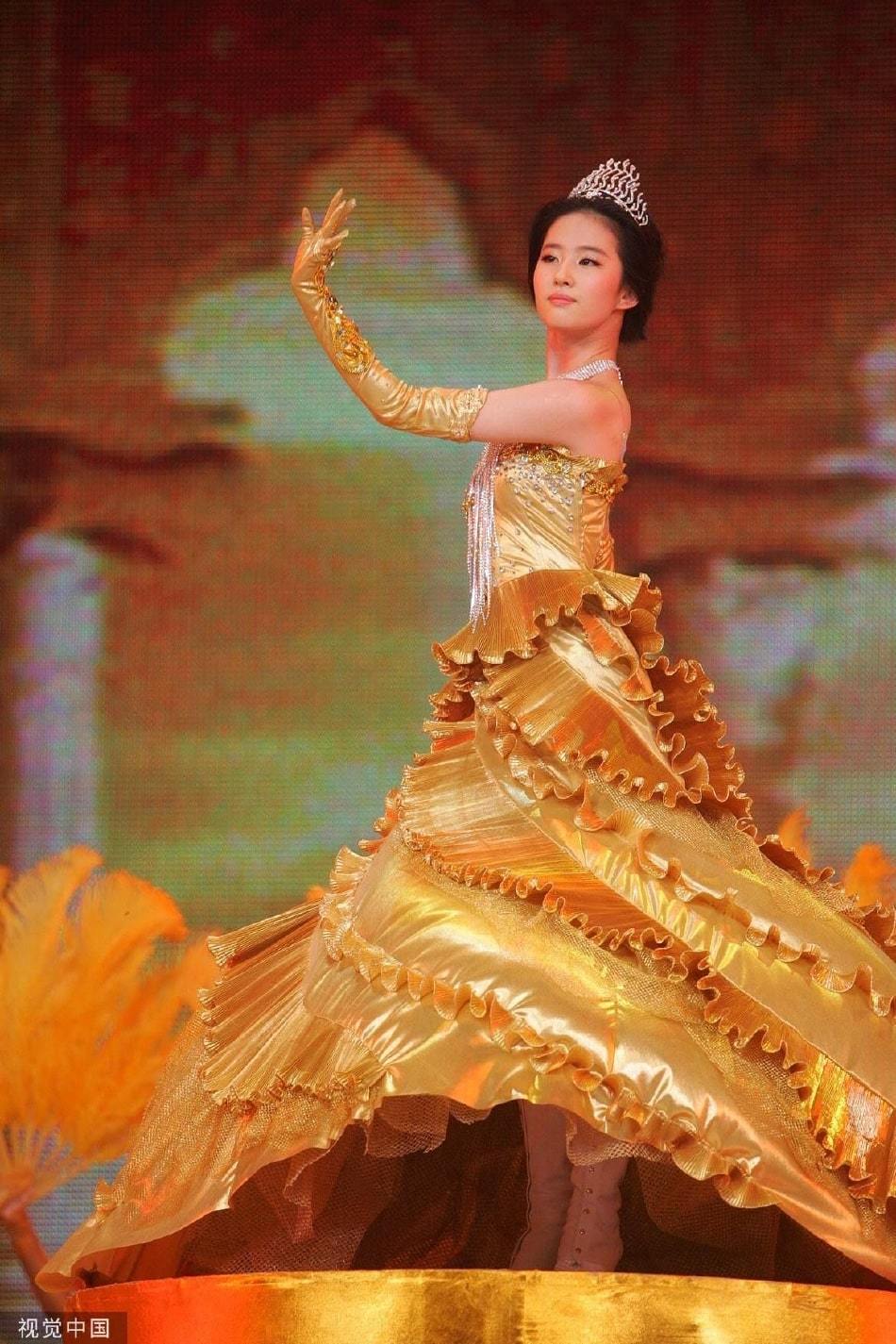  
Cô trở thành Nữ thần Kim Ưng đầu tiên. (Ảnh: Baidu)