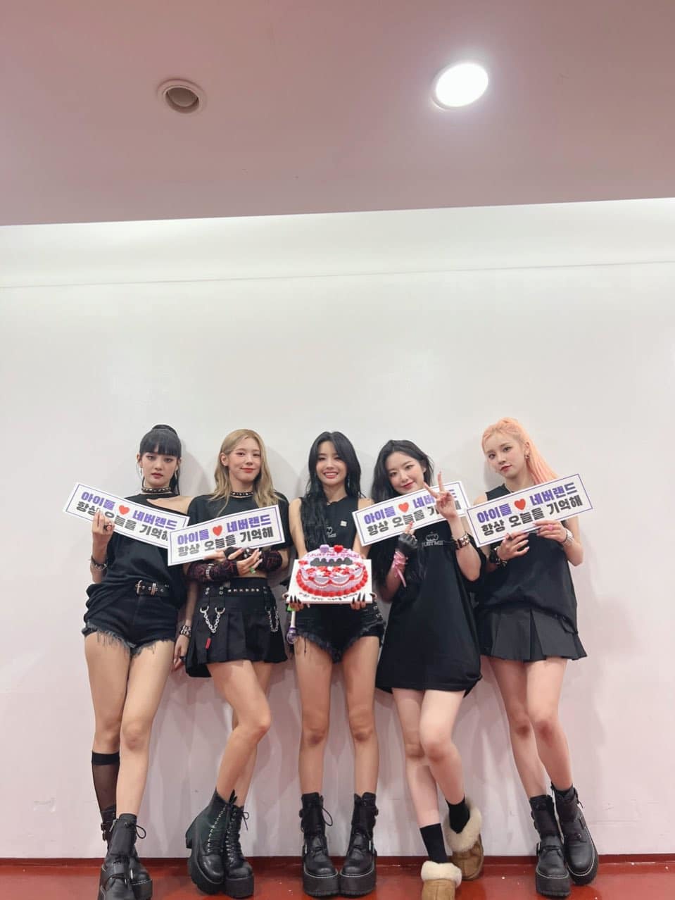 (G)-IDLE sẽ tổ chức concert ở một số bang của Mỹ. (Ảnh: Pinterest)