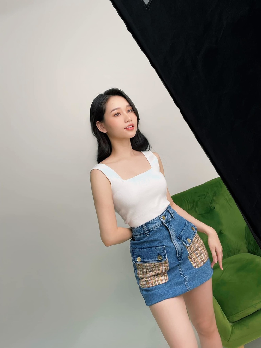  Vóc dáng của người đẹp 1998 rất nhỏ nhắn khiến bao người mơ ước. (Ảnh: FB Nguyễn Trúc Anh) - Tin sao Viet - Tin tuc sao Viet - Scandal sao Viet - Tin tuc cua Sao - Tin cua Sao