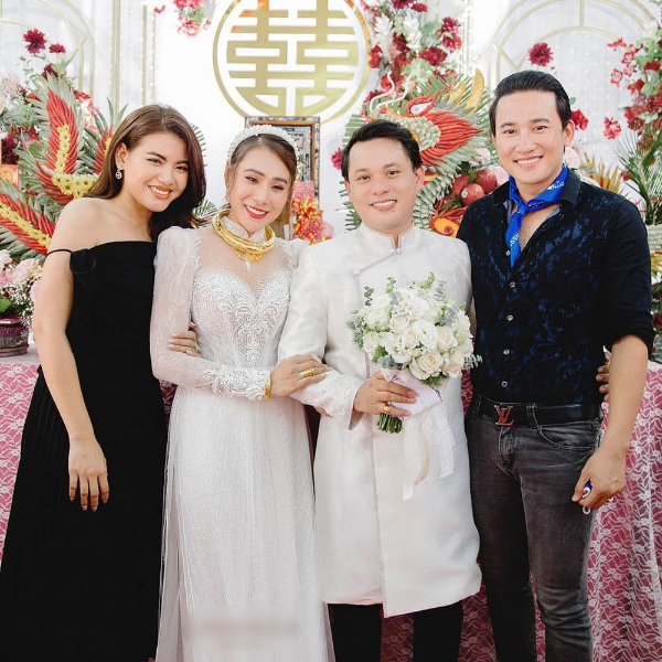 Hà Trí Quang còn về đến tận quê của Hồ Bích Trâm để mừng ngày trọng đại. (Ảnh: Facebook Đỗ Hà Trí Quang)
Hà Trí Quang còn về đến tận quê của Hồ Bích Trâm để mừng ngày trọng đại. (Ảnh: Facebook Đỗ Hà Trí Quang)