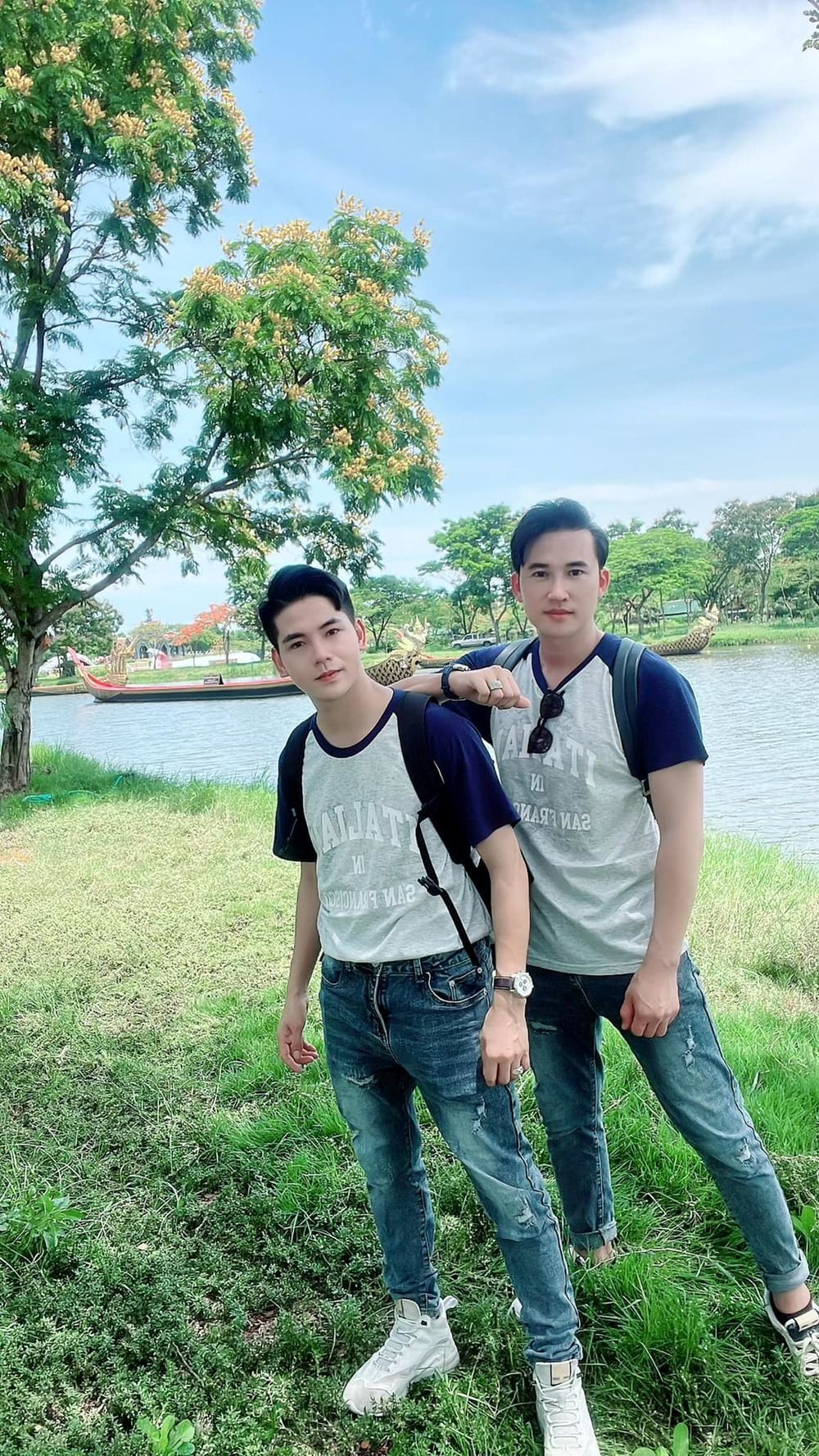 Cả hai thường xuyên diện đôi đôi để "khẳng định chủ quyền". (Ảnh: Facebook Đỗ Hà Trí Quang)
Cả hai thường xuyên diện đôi đôi để "khẳng định chủ quyền". (Ảnh: Facebook Đỗ Hà Trí Quang)