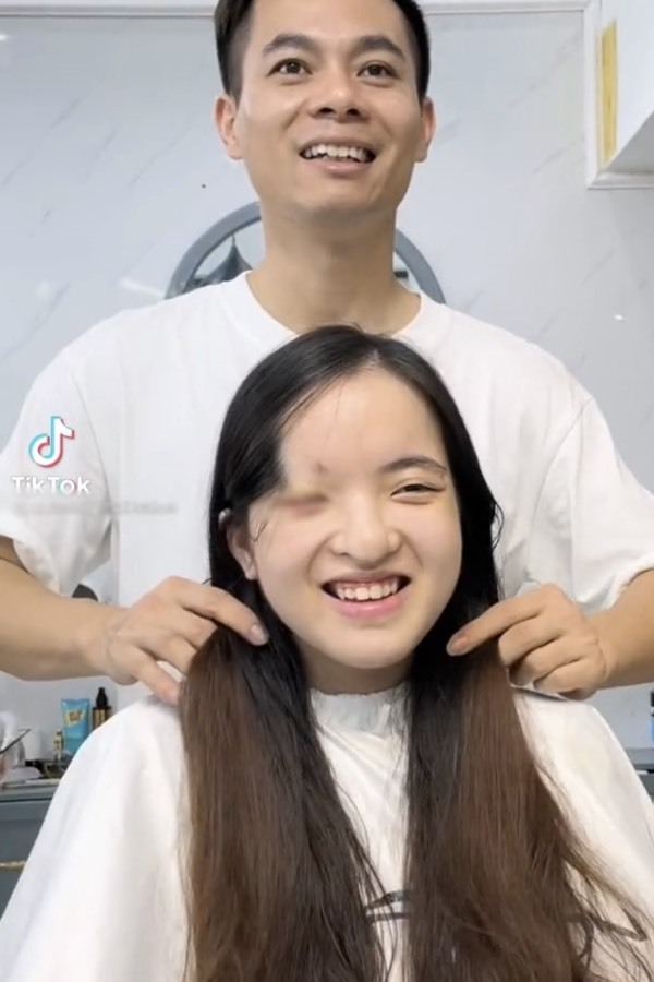    Các em là những cô bé vô cùng lạc quan, yêu đời. (Ảnh: Chụp màn hình TikTok X.H)