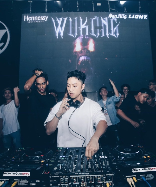    Anh thường xuyên đi lưu diễn ở các nước như Thái Lan, Malaysia, Việt Nam,... (Ảnh: IG wukong)