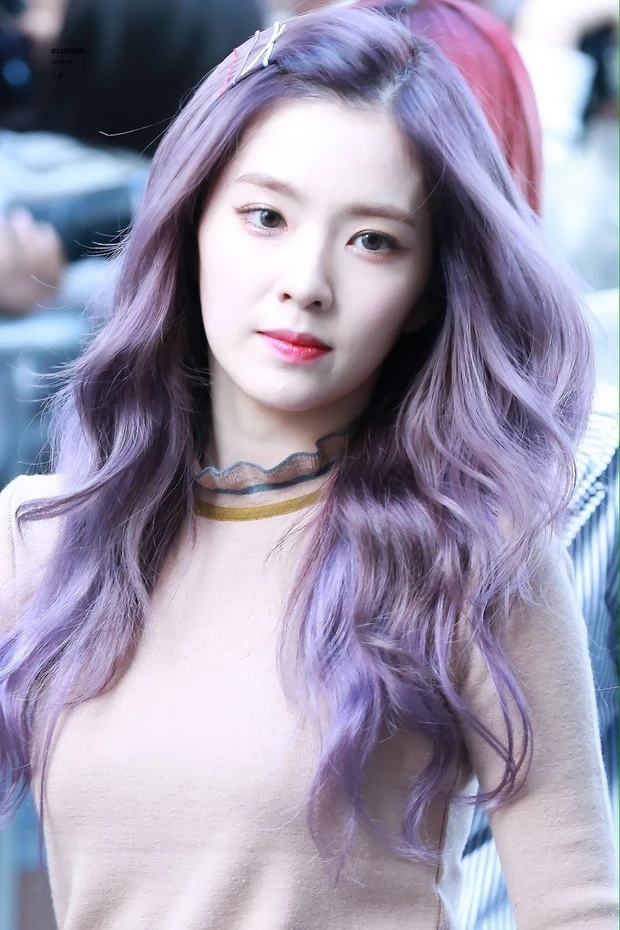 Cận cảnh nhan sắc của Irene trong màu tóc tím đặc trưng. (Ảnh: Pinterest)